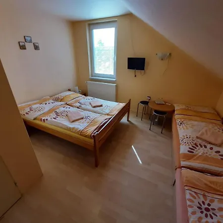 A Chatový Camp U Np Podyjí Penzion