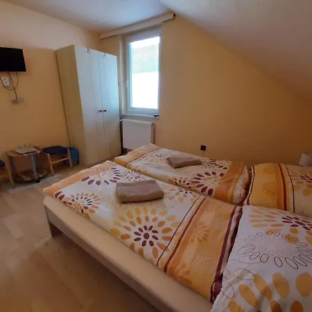 Penzion A Chatový Camp U Np Podyjí