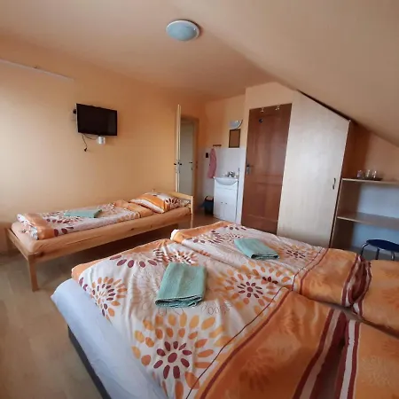 A Chatový Camp U Np Podyjí Penzion *
