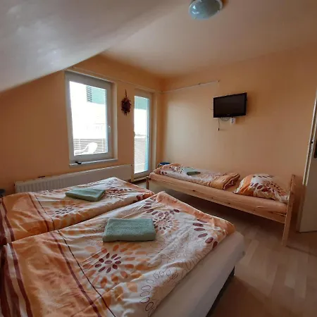 A Chatový Camp U Np Podyjí Penzion *