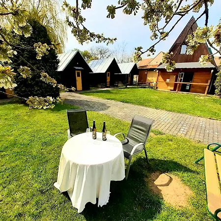 A Chatovy Camp U Np Podyji 게스트하우스 Havraníky