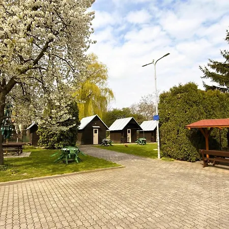 A Chatový Camp U Np Podyjí Penzion