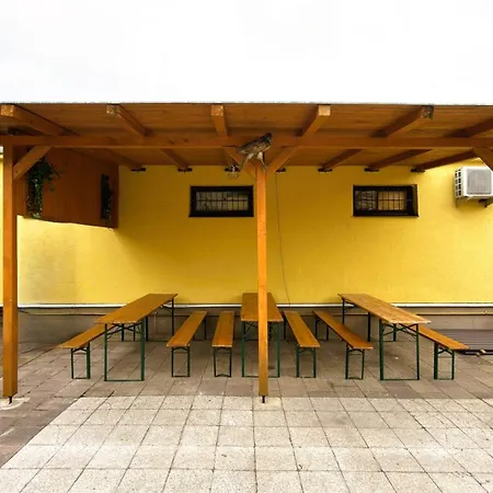 Penzion A Chatový Camp U Np Podyjí *
